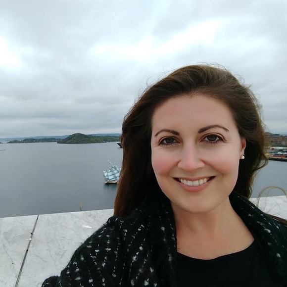 Meet your Posher, Leslie - Picture 1 of 1